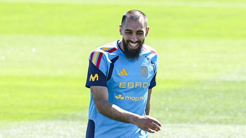 El jugador del Celta Borja Iglesias, durante un entrenamiento en Las Rozas con la selecci�n espa�ola.