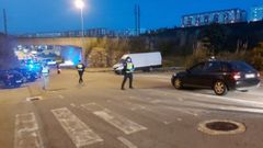 Control de la Polic�a Local en el pol�gono de V�o (A Coru�a ) por las carreras ilegales de coches 