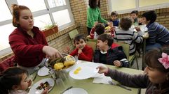 Men� de carnaval en el comedor escolar de Mosteiro