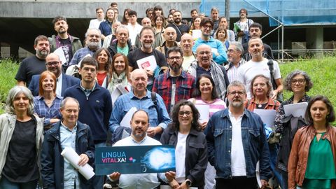 Representantes das entidades sociais galegas que participaron nos grupos de traballo do proceso  Lingua vital , o pasado mes de xu�o, en Santiago. 