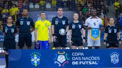 Dyego Zuffo y H�lder Gon�alves, los capitanes de Brasil y Cabo Verde, antes del partido que abri� la Copa de las Naciones en Paran�.