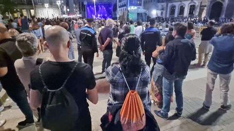 Asistentes al concierto de Juan Perro del pasado jueves en la plaza de Espaa