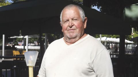 Fernando ayer en Montero R�os, uno de los puntos por los que pasa la procesi�n del Cristo de la Victoria