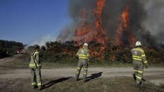 El fuego arras ms de 450 hectreas en la zona de Ponzos, en Covas, en abril de 2017