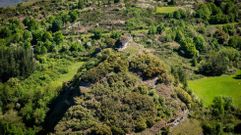 El monte Cido, con los restos del castillo medieval de Carbedo en su cima