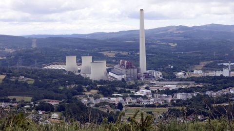 A cheminea da central térmica de As Pontes.