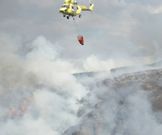 Foto de un helic�ptero en una extinci�n en Grandas de Salime.