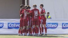 Los jugadores del Berganti�os celebrando uno de los goles contra el Oviedo Vetusta en As Eiroas