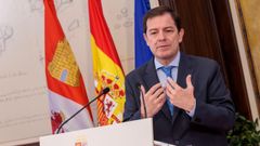 El presidente de Castilla y Le�n, Alfonso Fern�ndez Ma�ueco, durante su comparecencia este s�bado para informar de la composici�n de su nuevo Gobierno de coalici�n con Vox. 