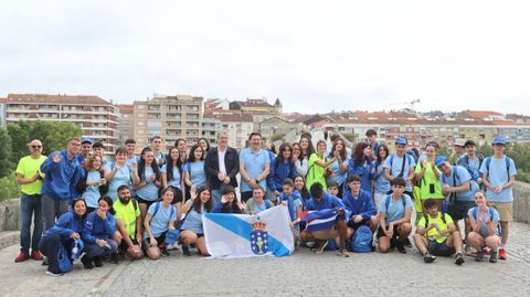 Foto de grupo de los participantes en el programa.