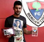 Josi�o, con los recuerdos recibidos el pasado domingo. 