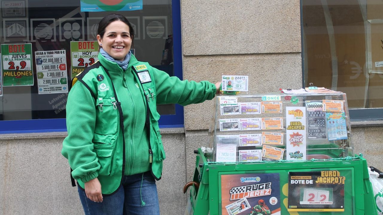 Isa Turnes, la grovense reconocida como vendedora del año de la ONCE de Pontevedra