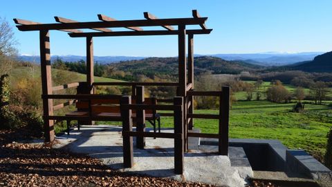 Un aspecto de la fuente de Pi�eiro tras los trabajos de rehabilitaci�n