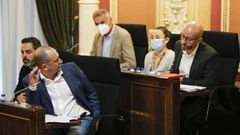 Pepe Ara�jo, a la derecha, fue quien desvel� la existencia de la denuncia contra Telmo Ucha, sentado justo delante de �l.