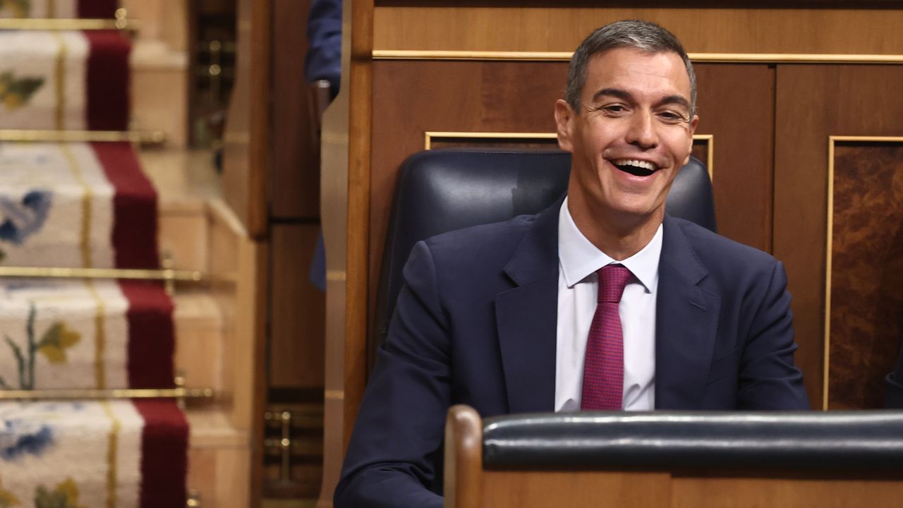 El PSOE cae dos puntos pero continúa como primera fuerza en el primer CIS tras la crisis de Ceuta