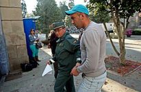 Fiscal�a y acusaci�n sostienen que Adri�n Ferro, con gorra azul, cit� a la v�ctima para matarla.