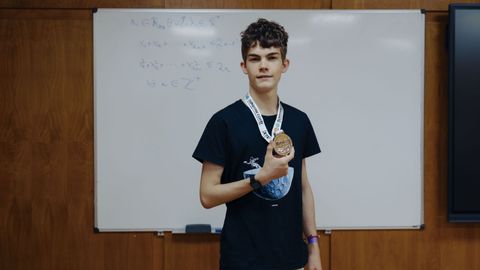 Pablo Freire con la medalla de plata de la Olimpiada Internacional de Matemticas. 