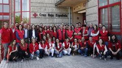Un cumplea�os para Cruz Roja.Trabajadores y voluntarios se hicieron una foto de familia similar a la realizada por quienes estrenaron la nueva sede de la entidad hace 20 a�os