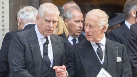 Andrés (derecha), junto a Carlos III