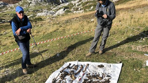 Recuperaci�n de los restos de Eloy Campillo de la sima La Topinoria