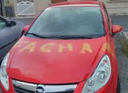 Pintada en el autom�vil, ayer.