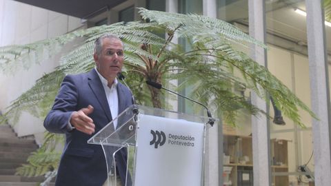 Comparecencia de Rafa Dom�nguez, vicepresidente de la Diputaci�n, en el patio ingl�s del Museo de Pontevedra