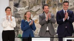 La ministra de Trabajo, Yolanda Daz; la titular de Economa, Nadia Calvio; el entonces vicepresidente y ministro de Derechos Sociales y Agenda 2030, Pablo Iglesias, y el presidente del Gobierno, Pedro Snchez, en un acto en la Moncloa el pasado marzo