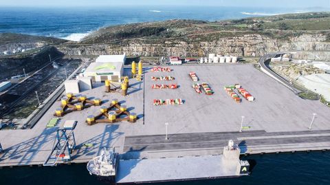 Recreación virtual de la futura planta de ensamblaje de estructuras para parques flotantes de WindWaves en el puerto exterior de Ferrol.