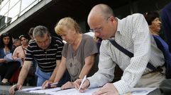 Vecinos de Cangas firman recursos contra el recibo del agua