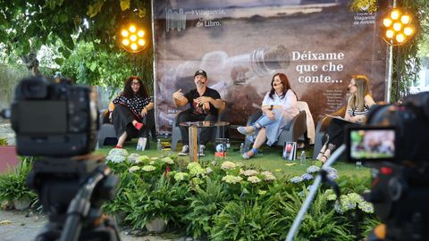 De izquierda a derecha, los escritores Lola Fern�ndez, C�sar P�rez y Arantza Portabales y la moderadora Susana Pedreira