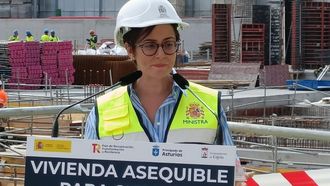 La ministra de Vivienda y Agenda Urbana, Isabel Rodr�guez, interviene durante su visita a la construcci�n de 250 pisos de alquiler asequible para j�venes, impulsada por el Principado de Asturias en el antiguo solar de Peritos, en Gij�n.