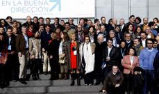 Los representantes del PPdeG en la convencin posan en torno a Feijoo, Ana Pastor, Pilar Rojo y Alfonso Rueda.