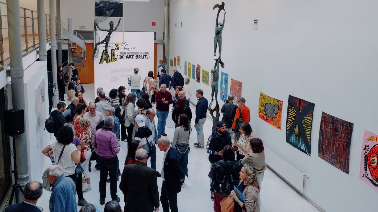 El Centro Cultural Marcos Valcárcel inauguró la exposición internacional «Al Cubo» sobre arte e inclusión