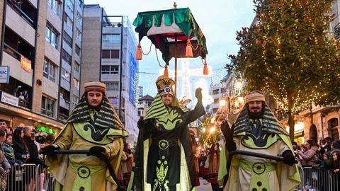 Cabalgata de los Reyes Magos en Oviedo 2025