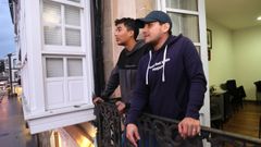 Alberto Jaramillo, de Venezuela, y Eduardo Moya, de M�xico, que participan en el grupo Motor del proyecto Amodi�o, en la Casa Rectoral de Viveiro