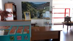 La oficina de turismo se encuentra en el edificio multiusos de la capital municipal