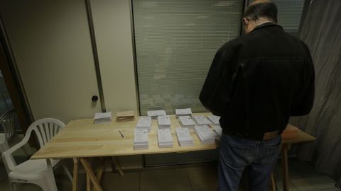 ELECCIONES GENERALES JUNIO 2016 GENTE VOTANDO 