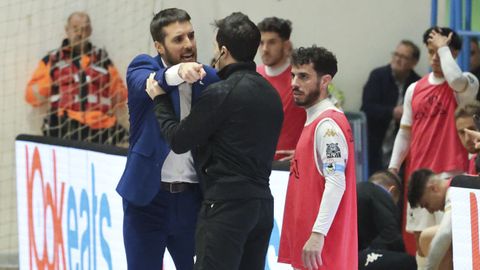 Gerard Casas durante el partido frente al Ja&eacute;n Para&iacute;so Interior. 