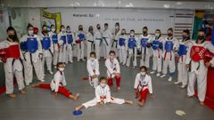 En el club ribeirense entrenan taekuondistas desde los 6 a�os hasta un grupo de adultos