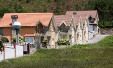 Las viviendas y la calle objeto del conflicto judicial, situadas en la zona de Reira.