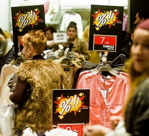 Imagen de archivo del arranque de las rebajas.