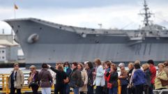 Visita al Arsenal, con el portaviones �Pr�ncipe de Asturias� al fondo