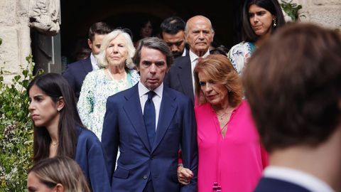 José María Aznar y Ana Botella, este sábado a la salida de la boda de los jueces Beatriz Rodríguez y Alfonso Zarzalejos en la iglesia de Santiago de A Coruña