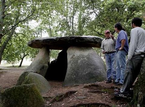 El dolmen es uno de los principales atractivos tur�sticos de Ribeira.