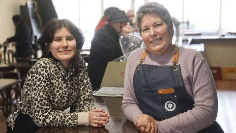 Madre e hija, retratadas este viernes en el local, rebautizado como Bodeg�n Inferni�o