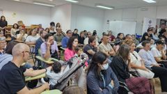 Padres de alumnos de O Grupo asistieron a la reuni�n para analizar las medidas de protesta