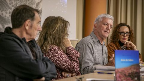 Presentaci�n do libro de Ignacio Castro, �Roxe de Sebes�, no acto mensual de Barbantia