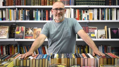 Fernando Lpez, en El bal de los recuerdos, que abre sus puertas en el centro de A Corua y que fomenta la alargasciencia. ELENA VZQUEZ