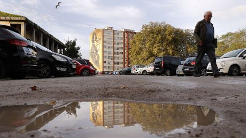 Bache a la entrada del aparcamiento de tierra del Sánchez Aguilera.