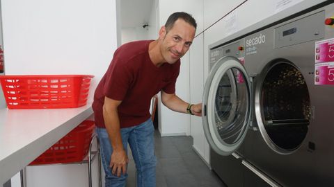 David Calvelo, al frente de esta nueva lavandería en la urbanización de Las Torres.